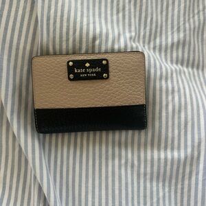 kate spade Two-Tone Pebbled Leather Card Holder in Beige and Black